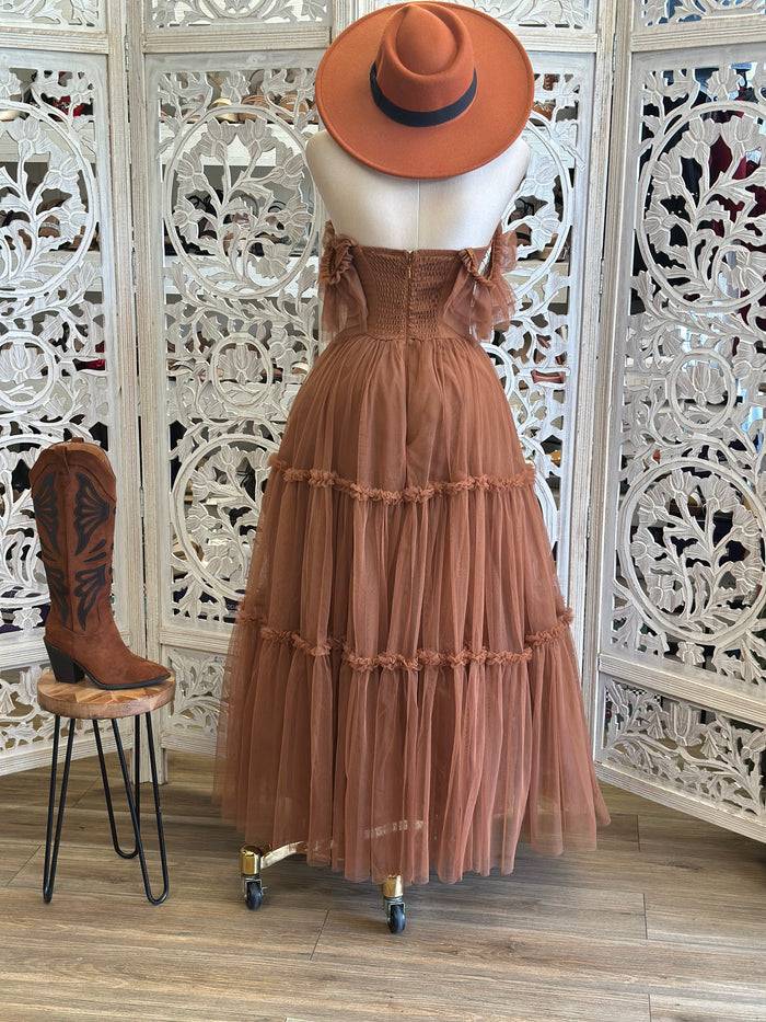 Brown Tulle Puff Maxi Dress - Estira Poco, Slightly Stretchy