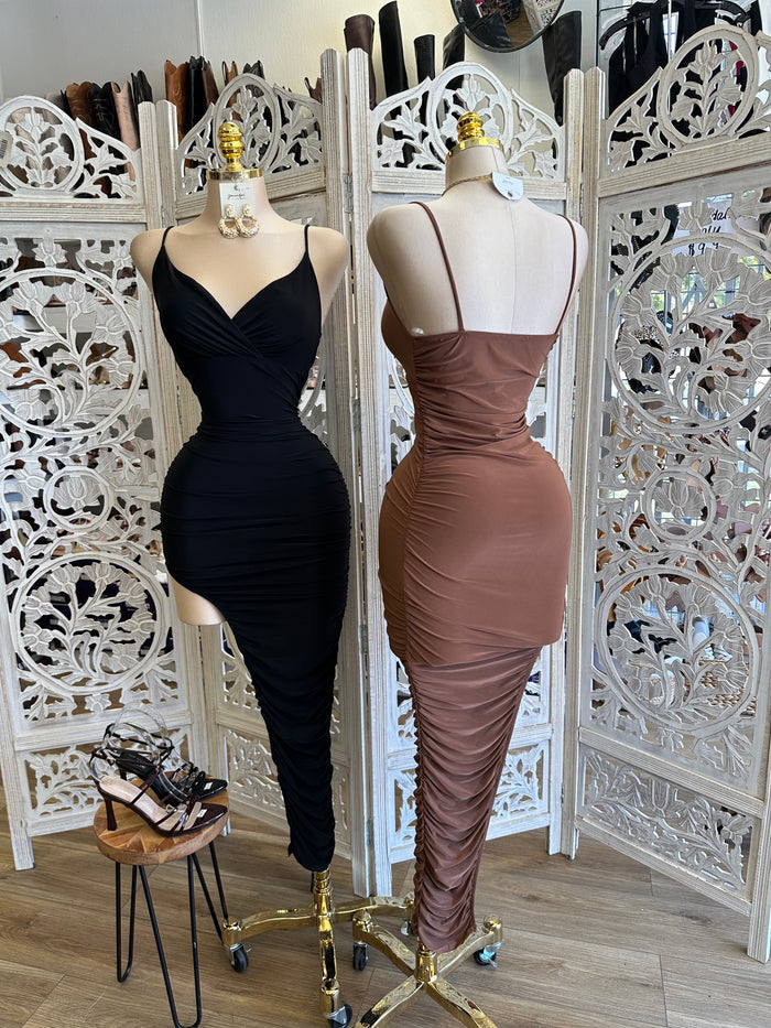 Cami Oval Slit Dress- Stretchy,Estira, material delgado.