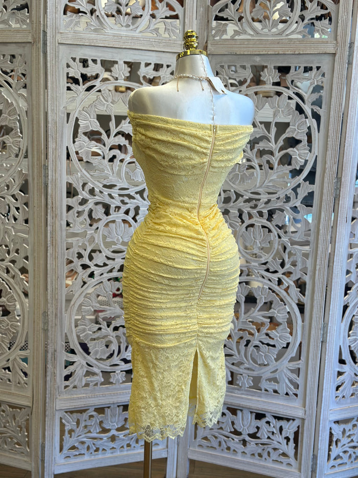 Elle Lace Dress - Estira Poco , Slightly Stretchy