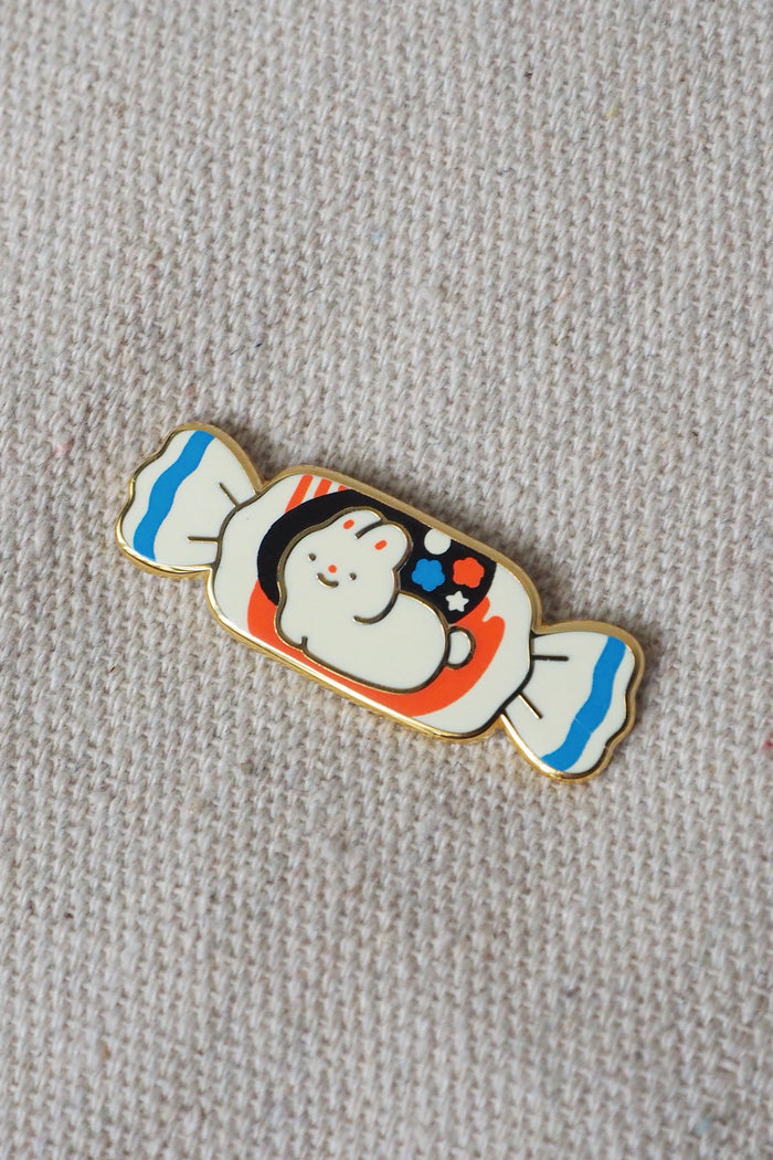 Natamori White Rabbit Pin