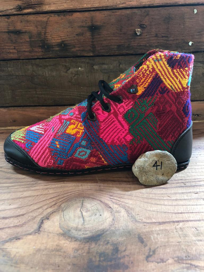 Size 41 Cloth Moccasins Rainbow Birds