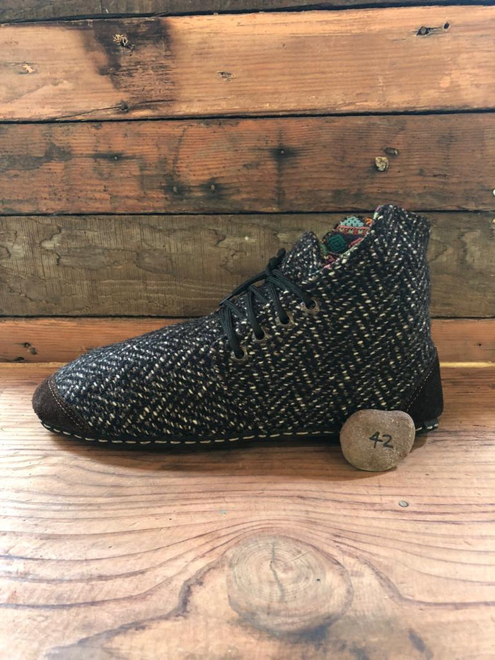 Size 42 Cloth Moccasins Black and White