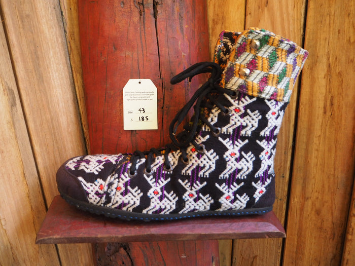 Size 43 Last of a Kind - White Deers on Black